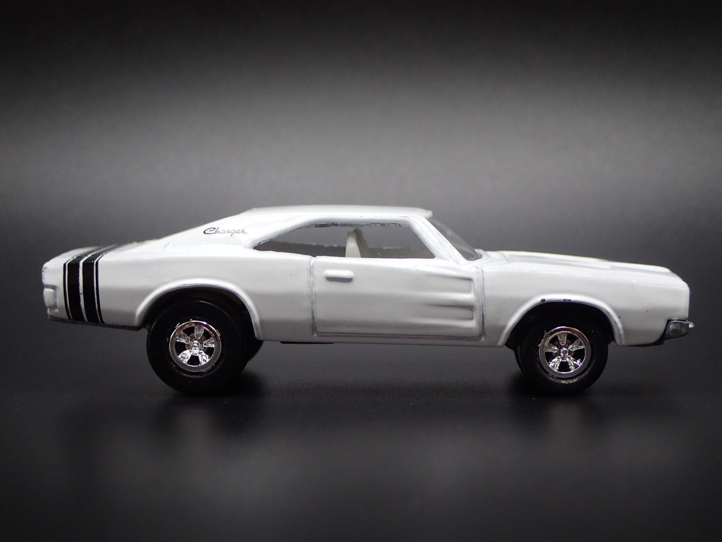 1968 68 DODGE CHARGER WHITE 1:64 SCALE COLLECTIBLE DIORAMA DIECAST MODEL CAR
