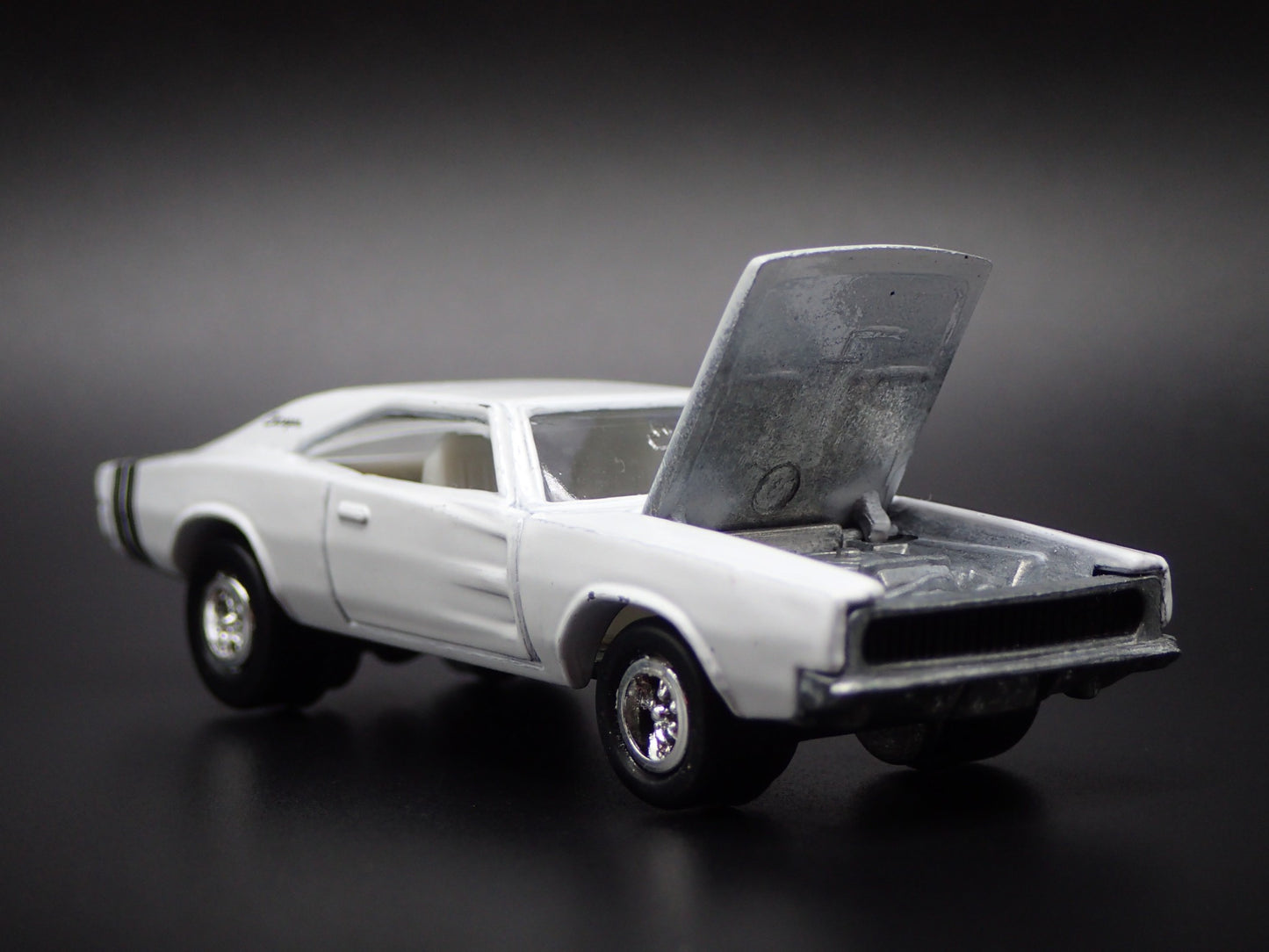 1968 68 DODGE CHARGER WHITE 1:64 SCALE COLLECTIBLE DIORAMA DIECAST MODEL CAR