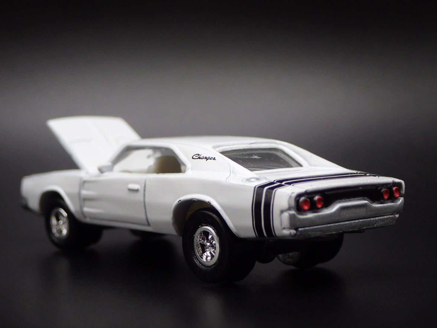 1968 68 DODGE CHARGER WHITE 1:64 SCALE COLLECTIBLE DIORAMA DIECAST MODEL CAR