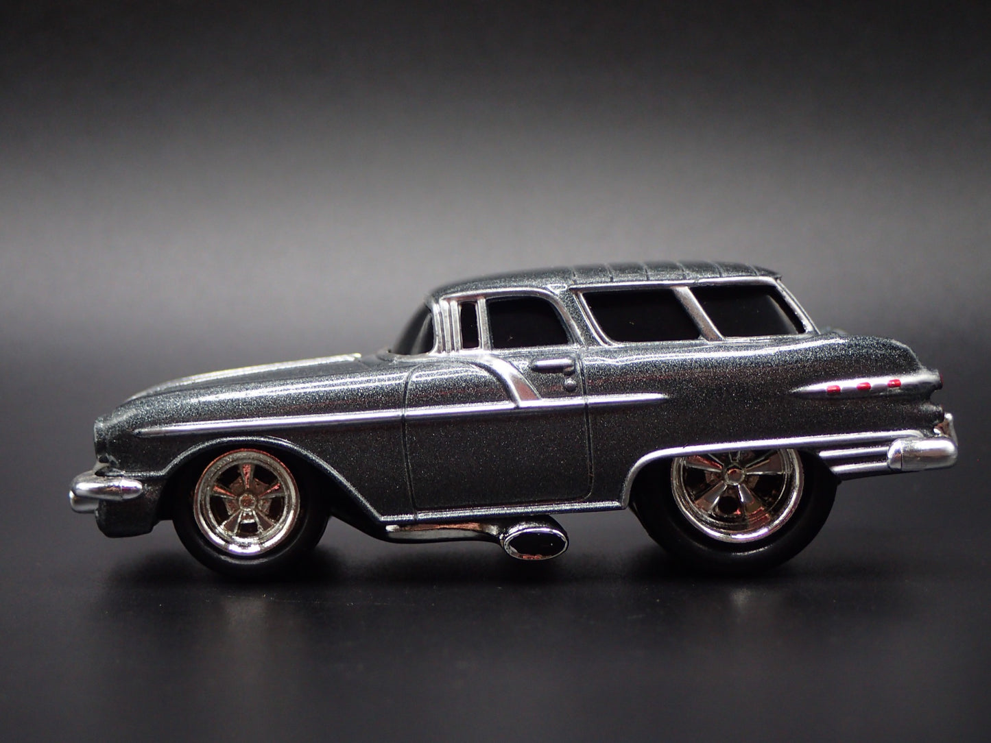 1956 56 PONTIAC SAFARI STATION WAGON GREY 1:64 SCALE DIORAMA DIECAST MODEL CAR