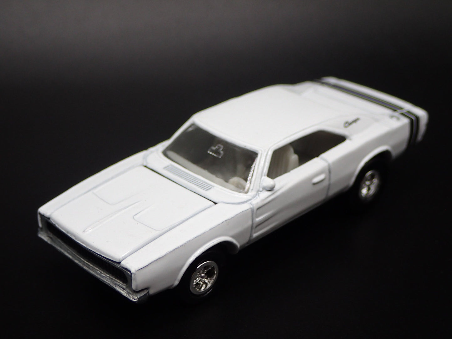 1968 68 DODGE CHARGER WHITE 1:64 SCALE COLLECTIBLE DIORAMA DIECAST MODEL CAR