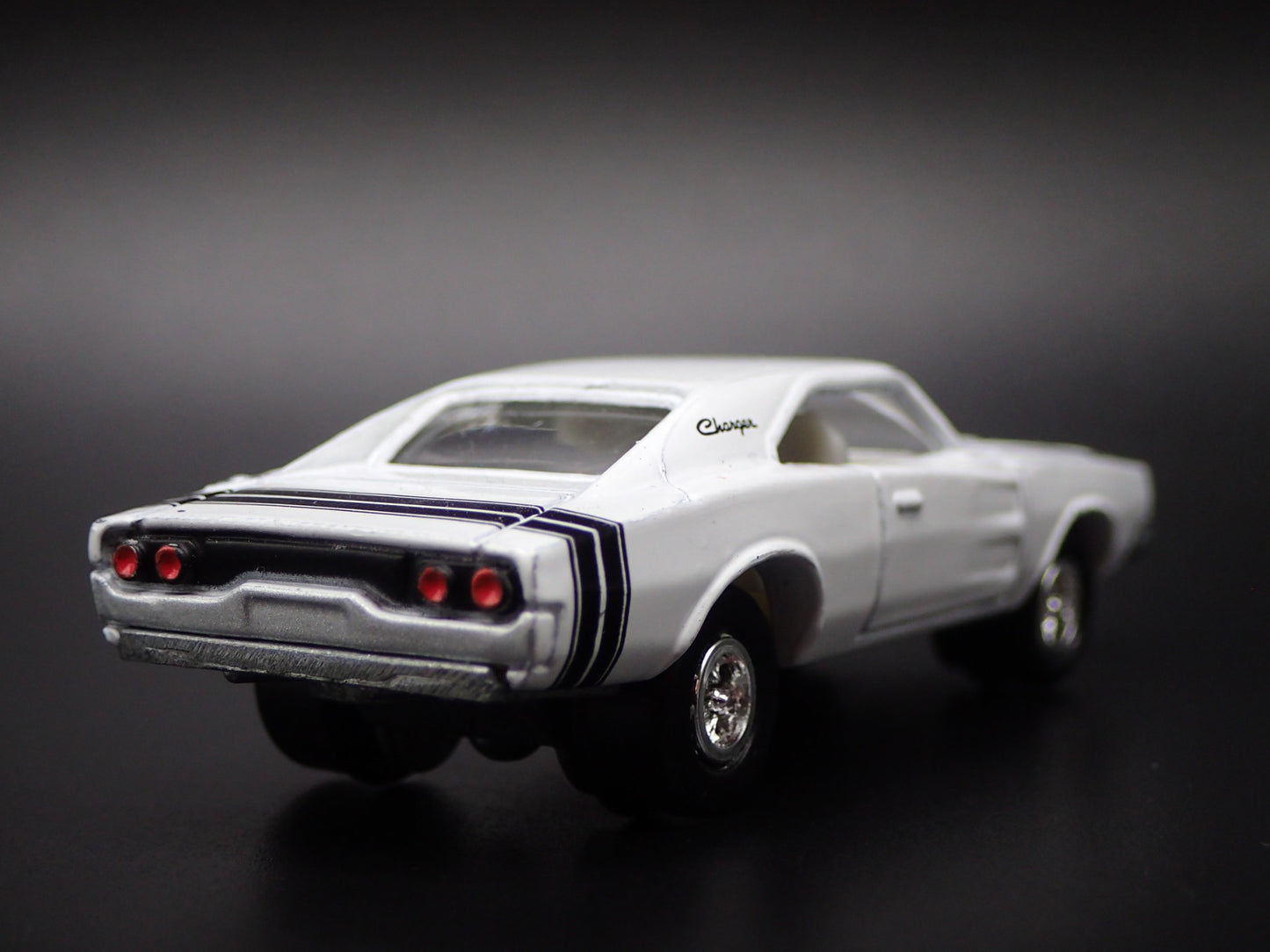 1968 68 DODGE CHARGER WHITE 1:64 SCALE COLLECTIBLE DIORAMA DIECAST MODEL CAR