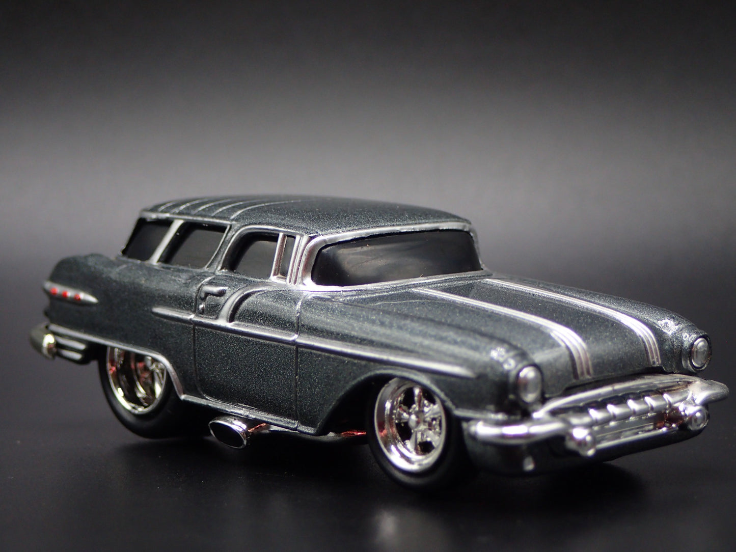 1956 56 PONTIAC SAFARI STATION WAGON GREY 1:64 SCALE DIORAMA DIECAST MODEL CAR