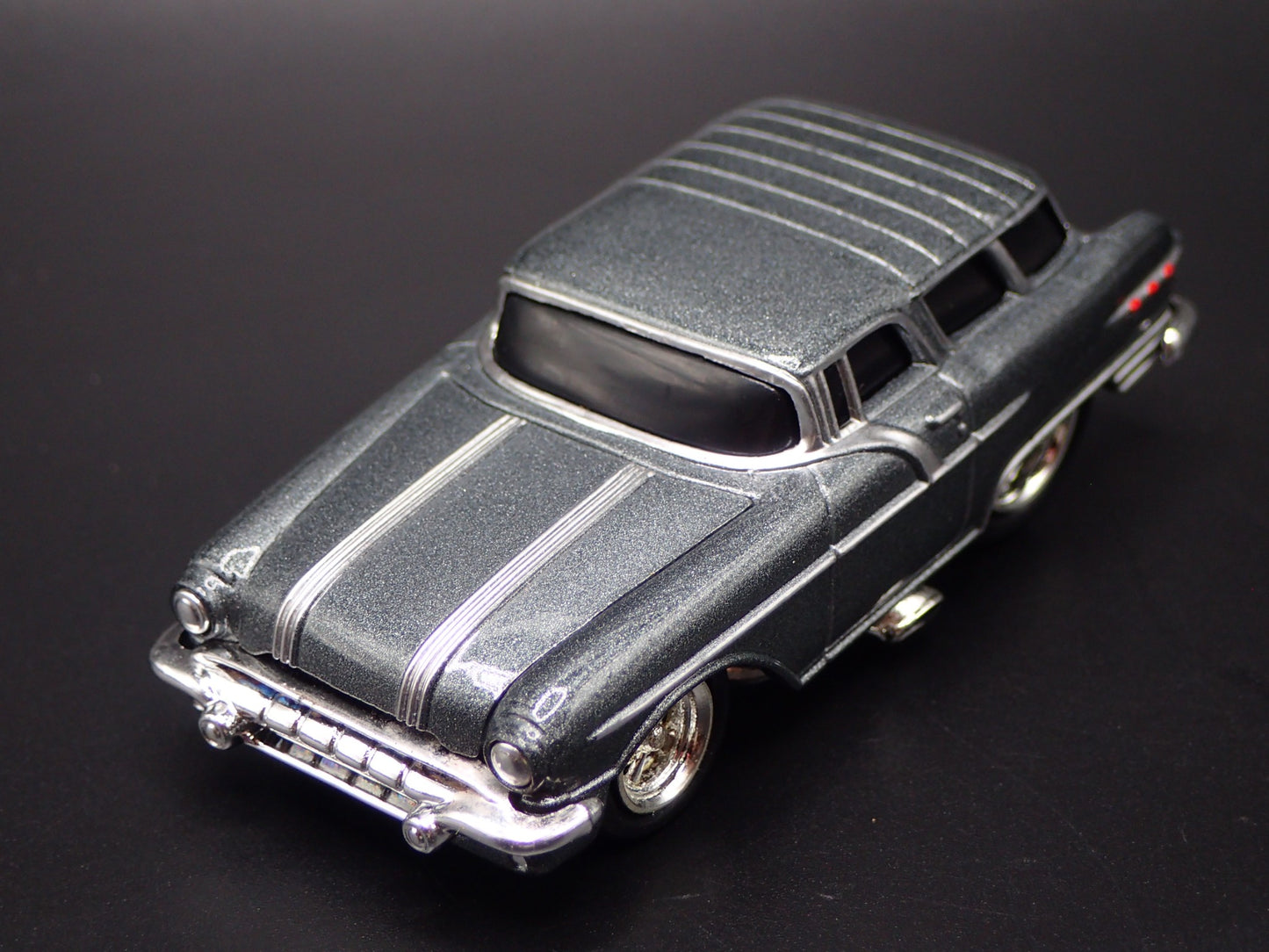 1956 56 PONTIAC SAFARI STATION WAGON GREY 1:64 SCALE DIORAMA DIECAST MODEL CAR