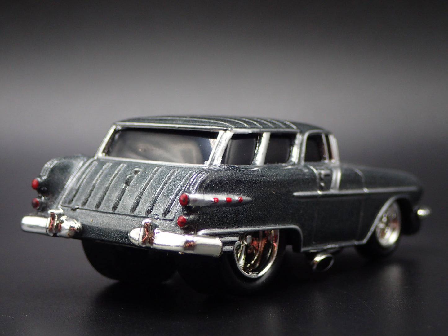 1956 56 PONTIAC SAFARI STATION WAGON GREY 1:64 SCALE DIORAMA DIECAST MODEL CAR