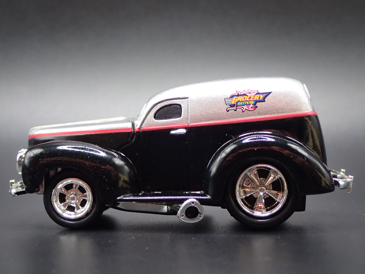 1940 40 FORD SEDAN DELIVERY 1:64 SCALE COLLECTIBLE DIORAMA DIECAST MODEL CAR