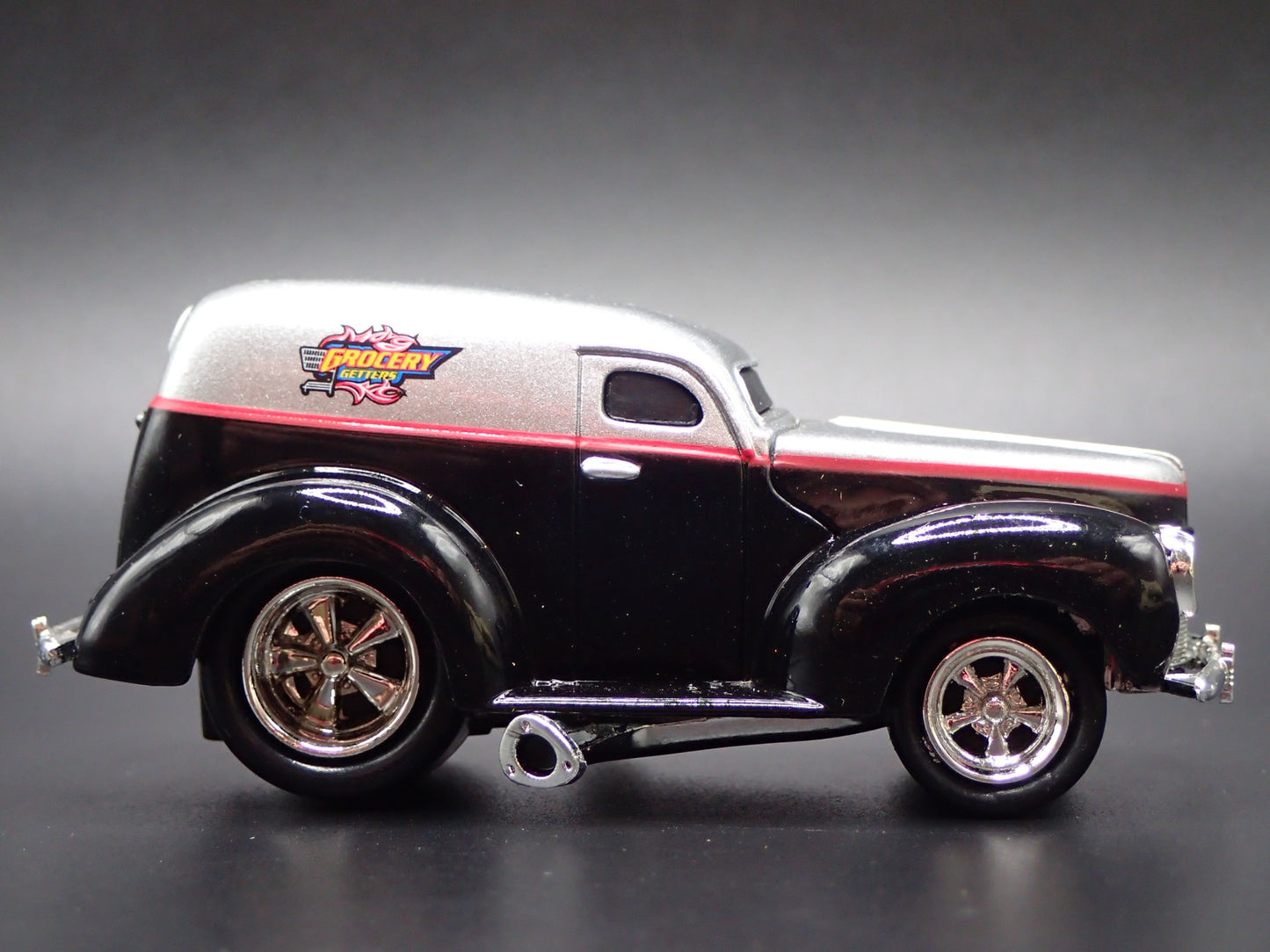 1940 40 FORD SEDAN DELIVERY 1:64 SCALE COLLECTIBLE DIORAMA DIECAST MODEL CAR