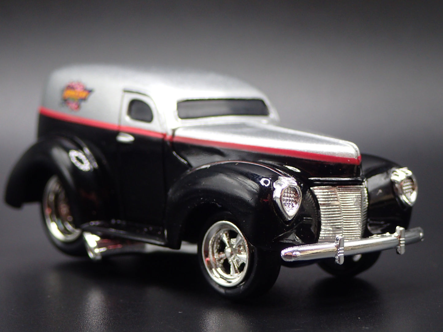 1940 40 FORD SEDAN DELIVERY 1:64 SCALE COLLECTIBLE DIORAMA DIECAST MODEL CAR