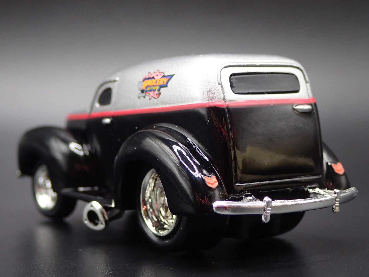 1940 40 FORD SEDAN DELIVERY 1:64 SCALE COLLECTIBLE DIORAMA DIECAST MODEL CAR