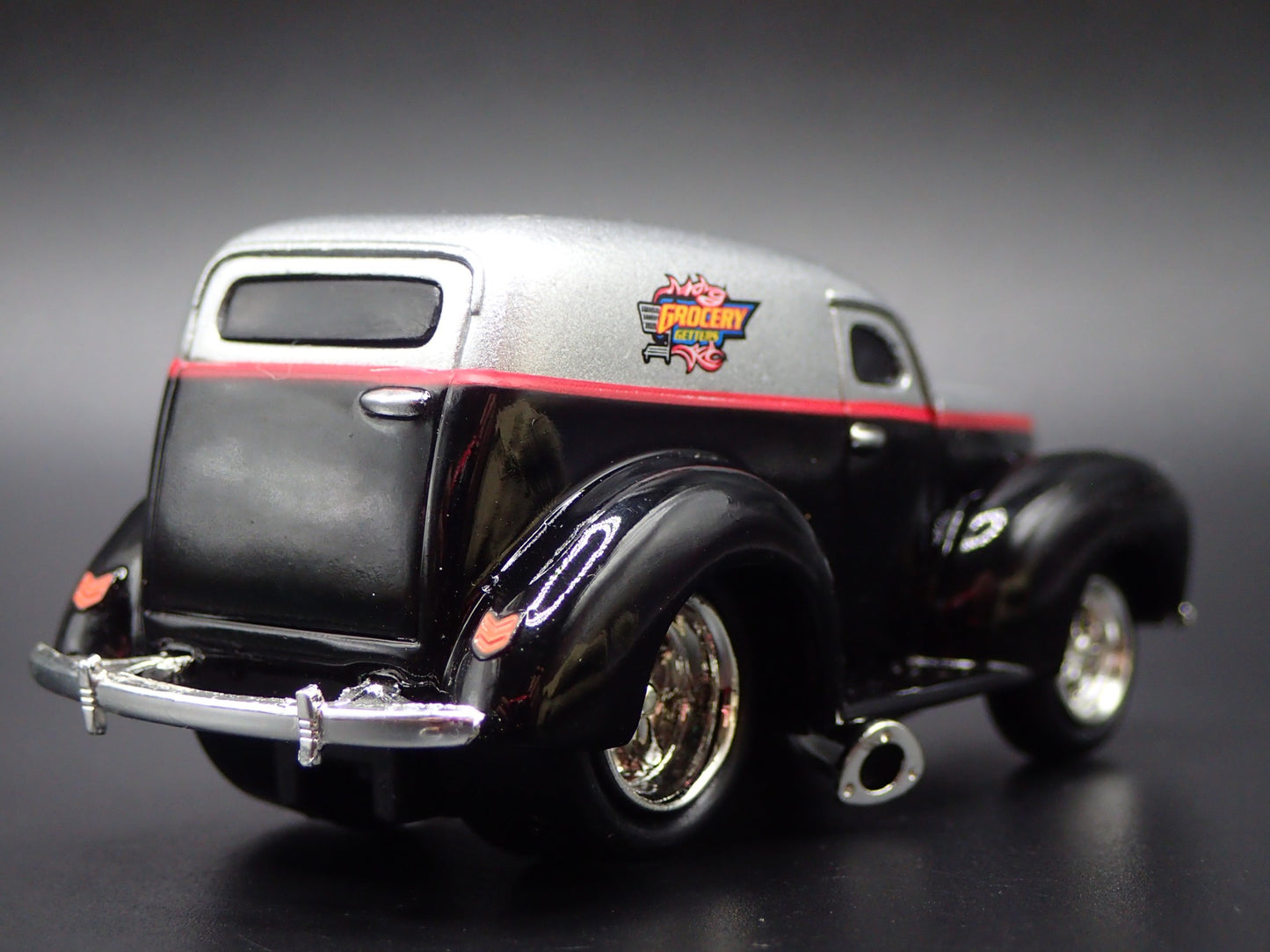 1940 40 FORD SEDAN DELIVERY 1:64 SCALE COLLECTIBLE DIORAMA DIECAST MODEL CAR