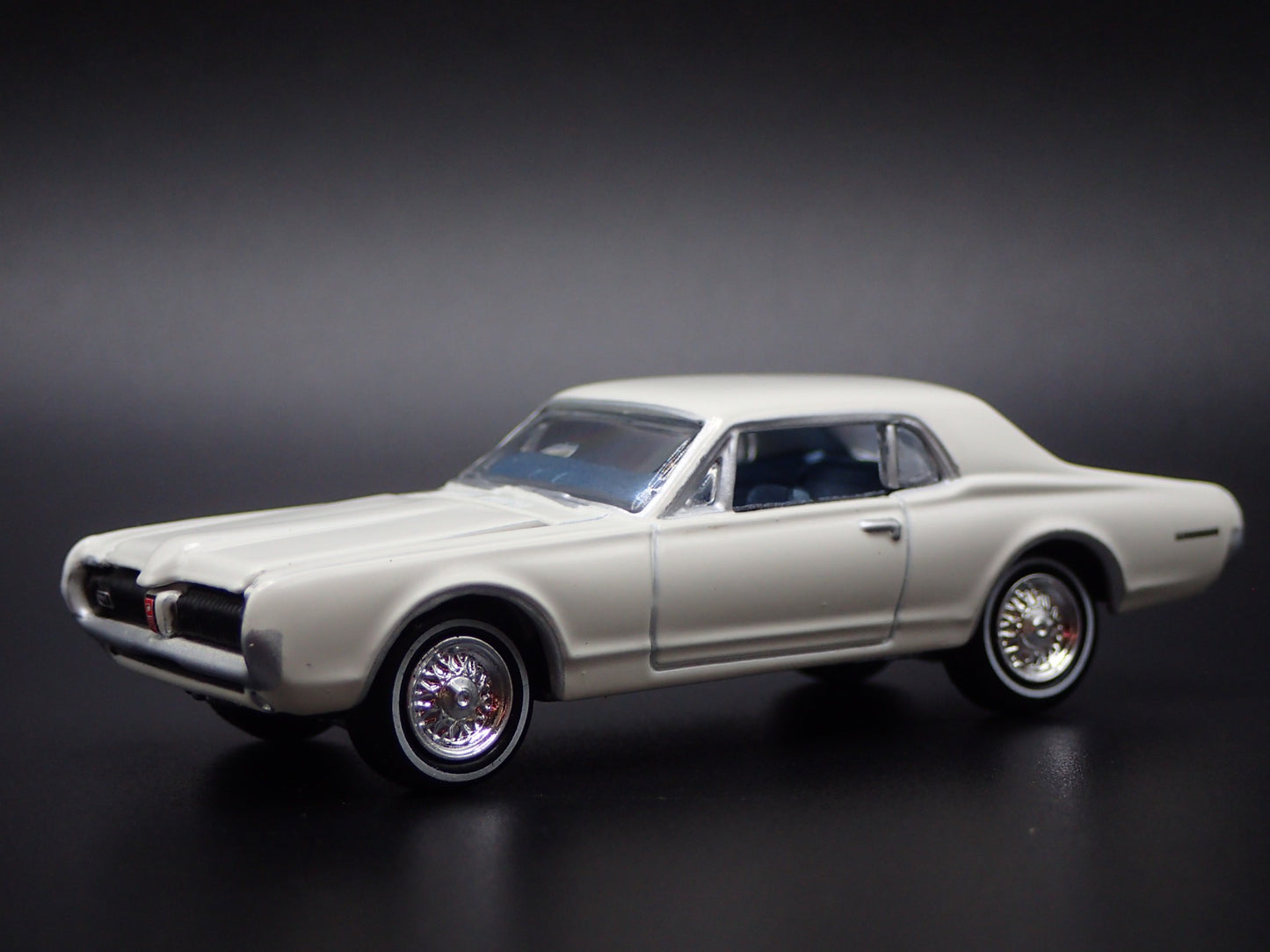 1967 67 MERC MERCURY COUGAR WHT 1:64 SCALE COLLECTIBLE DIORAMA DIECAST MODEL CAR