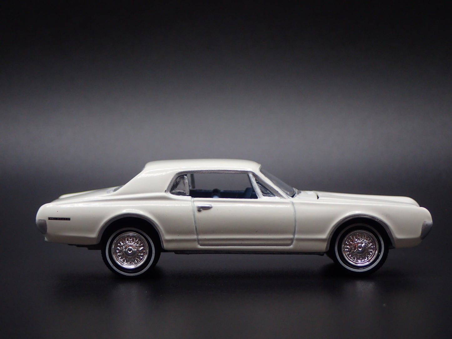 1967 67 MERC MERCURY COUGAR WHT 1:64 SCALE COLLECTIBLE DIORAMA DIECAST MODEL CAR