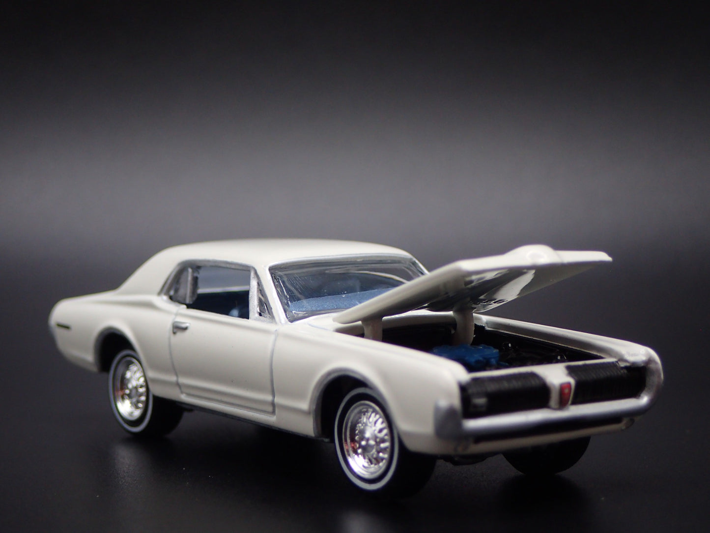 1967 67 MERC MERCURY COUGAR WHT 1:64 SCALE COLLECTIBLE DIORAMA DIECAST MODEL CAR
