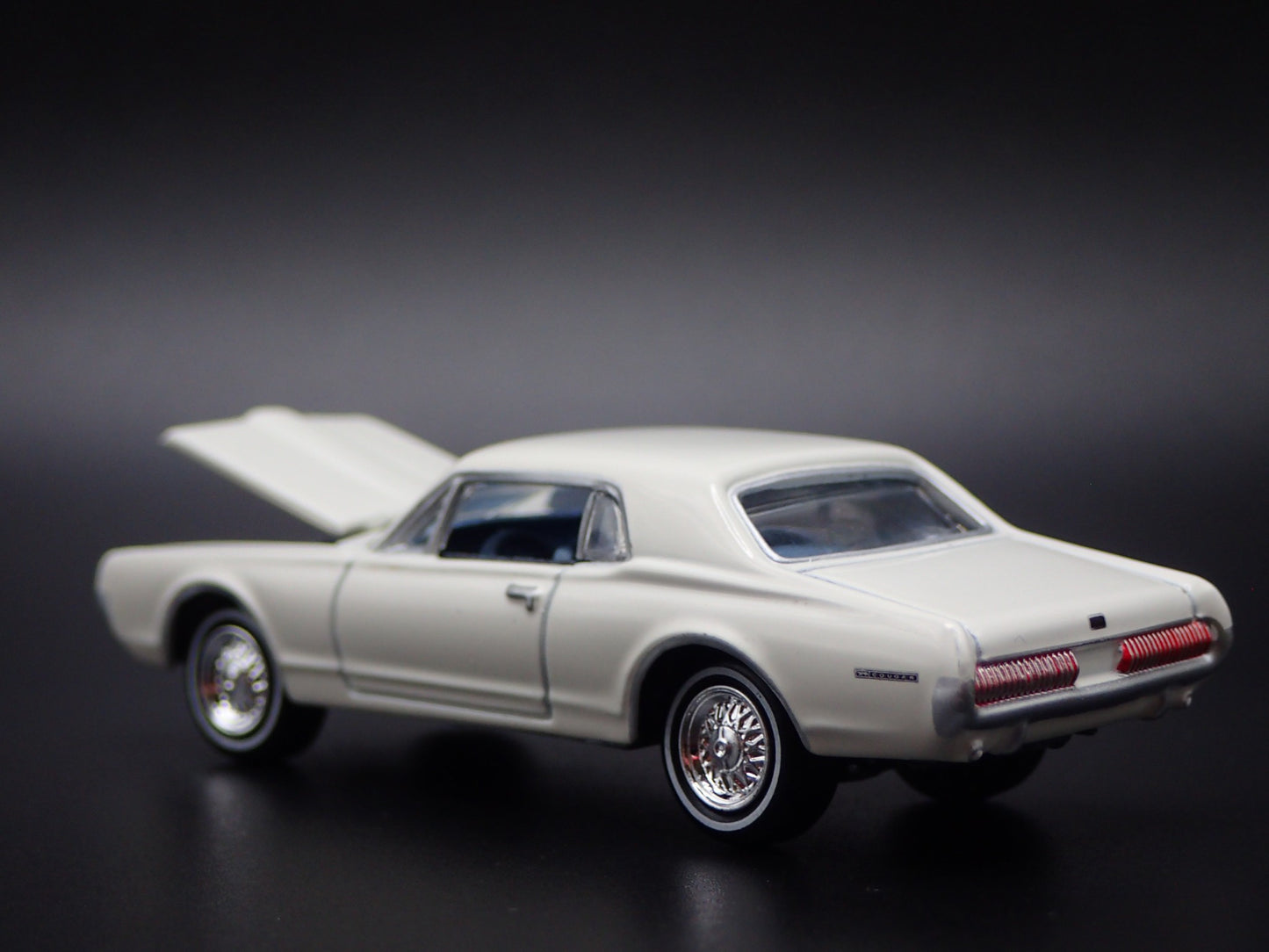 1967 67 MERC MERCURY COUGAR WHT 1:64 SCALE COLLECTIBLE DIORAMA DIECAST MODEL CAR