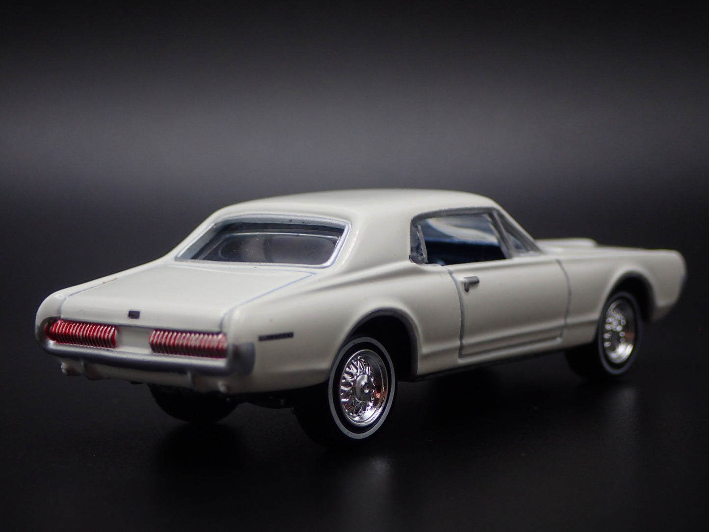 1967 67 MERC MERCURY COUGAR WHT 1:64 SCALE COLLECTIBLE DIORAMA DIECAST MODEL CAR