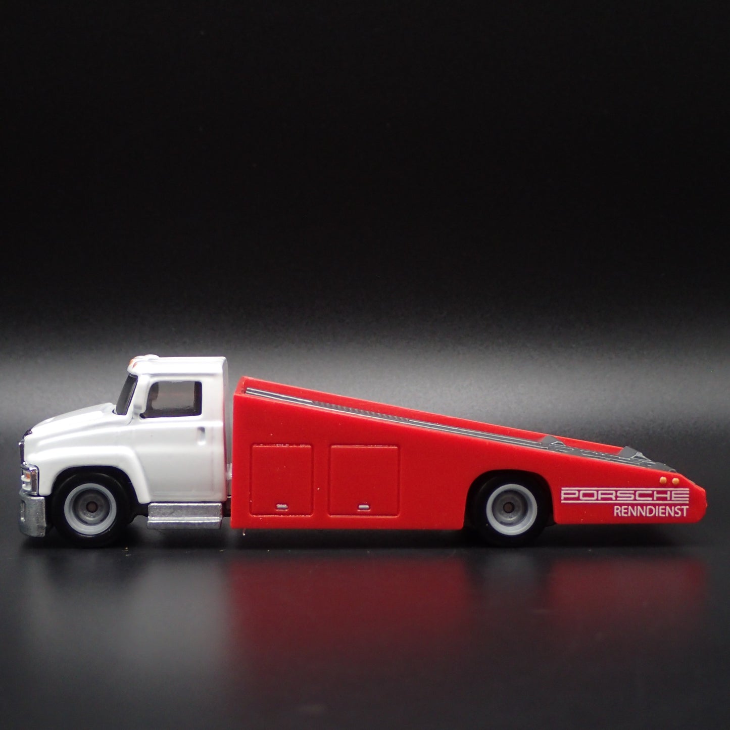 MODERN RAMP TRUCK PORSCHE RENNDIENST 1:64 SCALE COLLECTIBLE DIECAST MODEL CAR