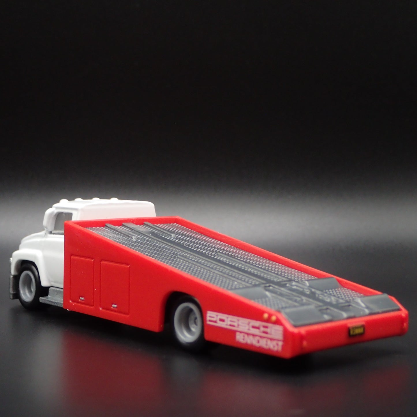 MODERN RAMP TRUCK PORSCHE RENNDIENST 1:64 SCALE COLLECTIBLE DIECAST MODEL CAR