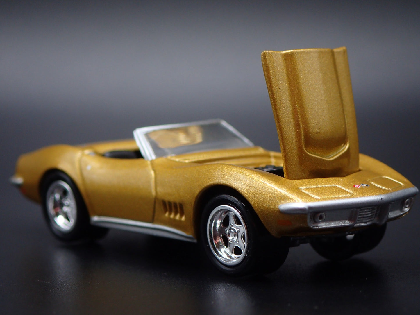 1969 69 CHEVY CHEVROLET CORVETTE CONVERTIBLE GOLD 1:64 SCALE DIECAST MODEL CAR