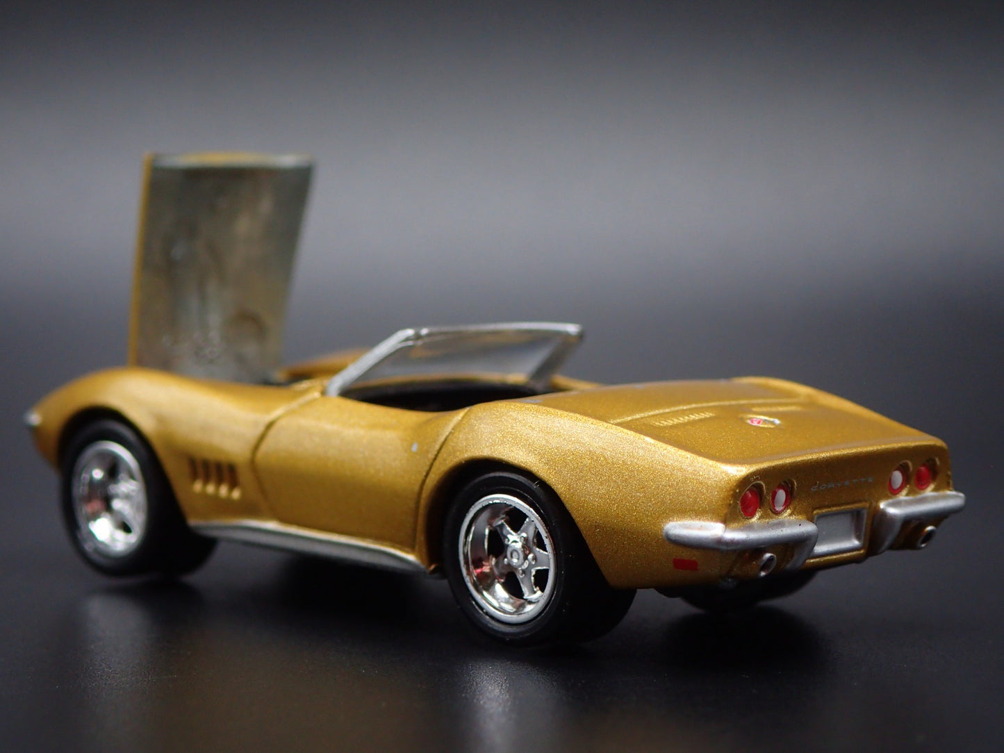 1969 69 CHEVY CHEVROLET CORVETTE CONVERTIBLE GOLD 1:64 SCALE DIECAST MODEL CAR