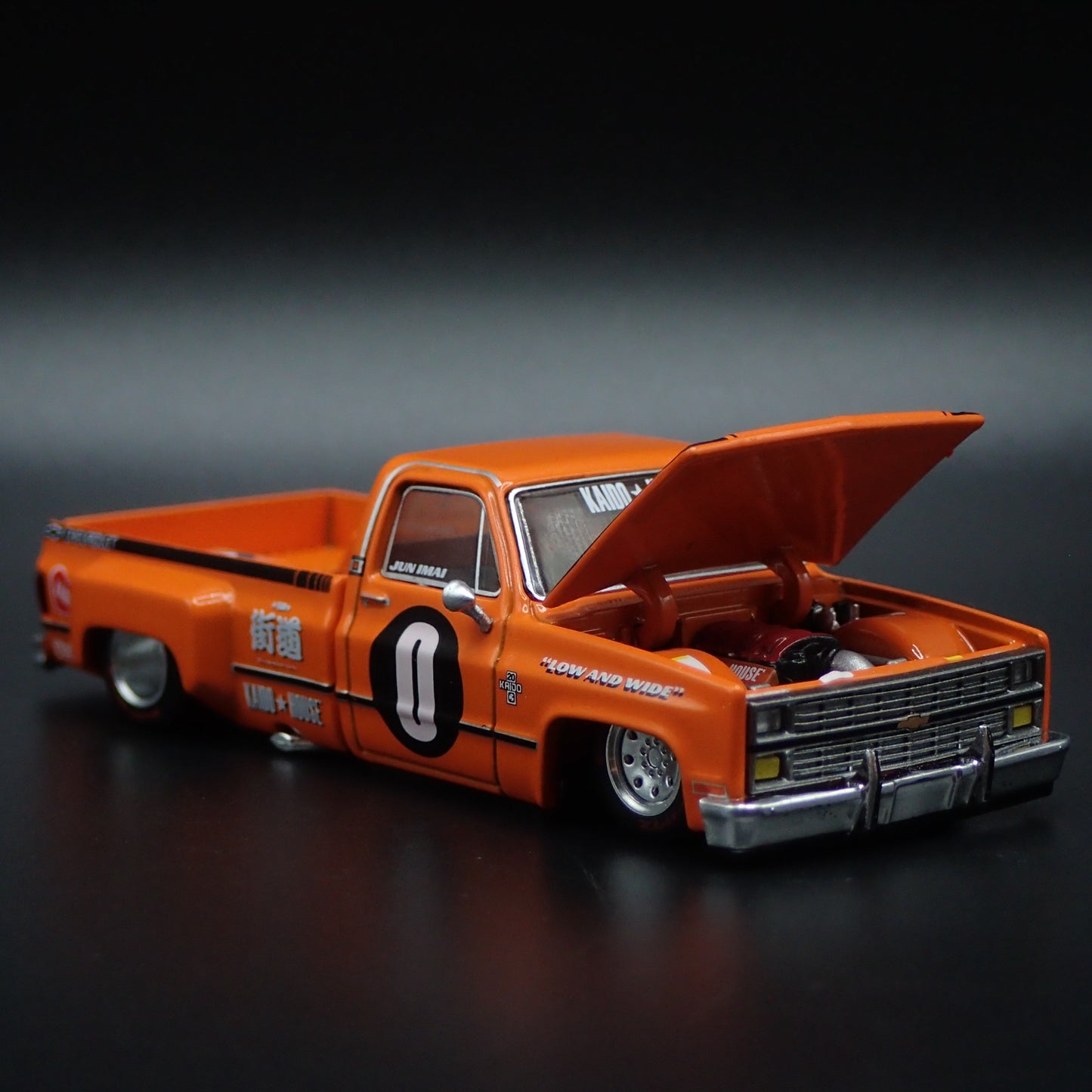 CHEVROLET SILVERADO DUALLY KAIDO V2 SQUAREBODY TRUCK 1/64 DIECAST MODEL CAR