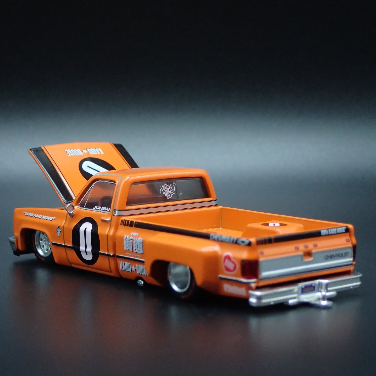 CHEVROLET SILVERADO DUALLY KAIDO V2 SQUAREBODY TRUCK 1/64 DIECAST MODEL CAR