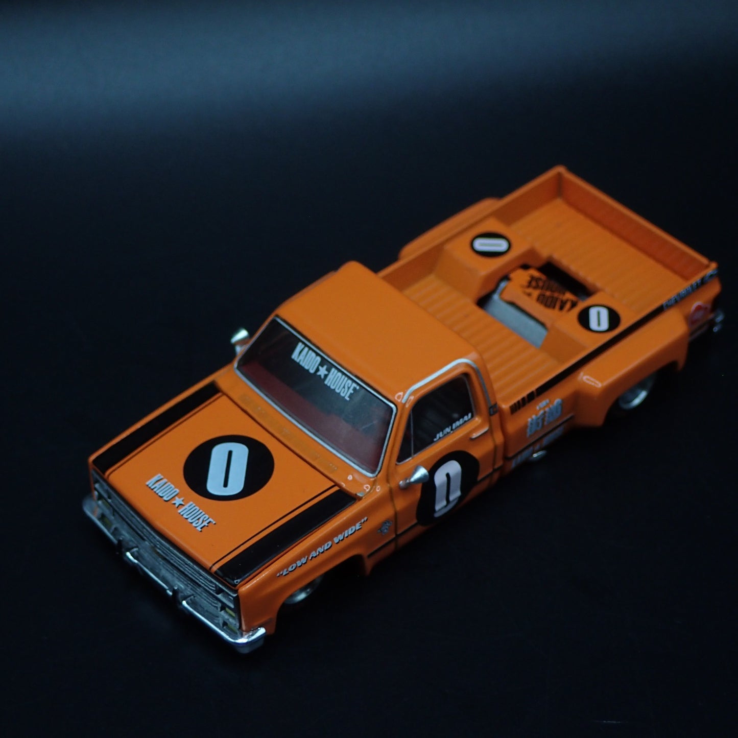 CHEVROLET SILVERADO DUALLY KAIDO V2 SQUAREBODY TRUCK 1/64 DIECAST MODEL CAR