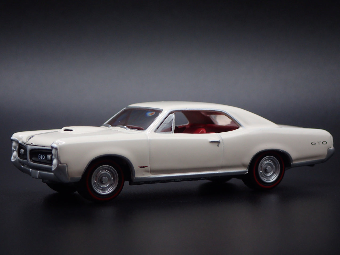 1966 66 PONTIAC GTO MUSCLE CAR 1/64 SCALE COLLECTIBLE DIORAMA DIECAST MODEL CAR