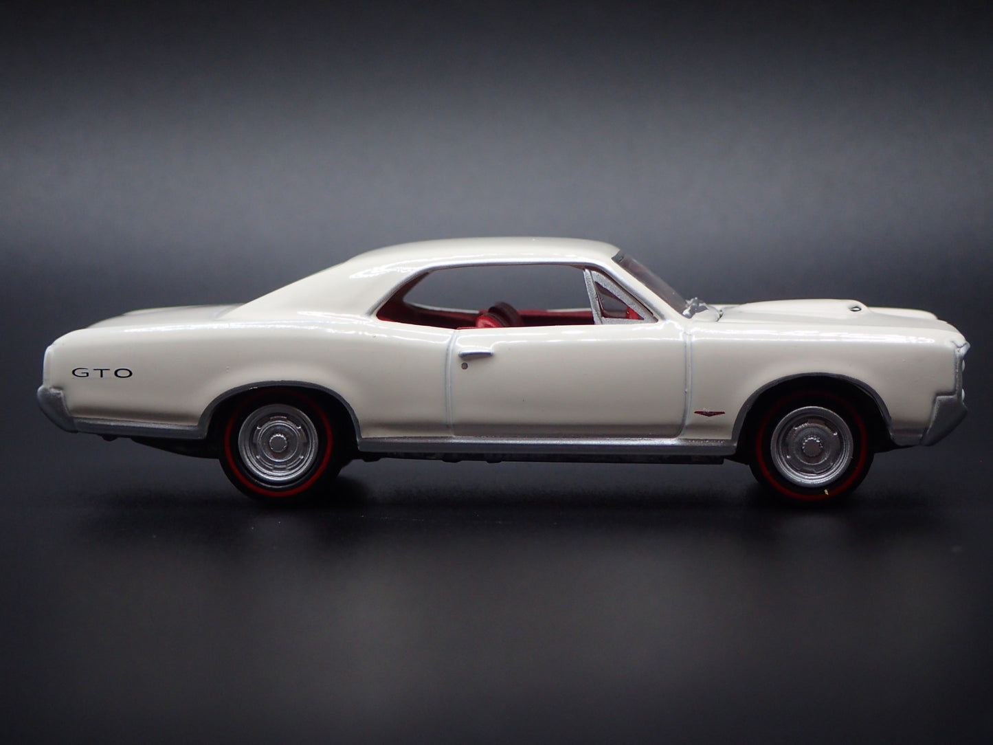 1966 66 PONTIAC GTO MUSCLE CAR 1/64 SCALE COLLECTIBLE DIORAMA DIECAST MODEL CAR