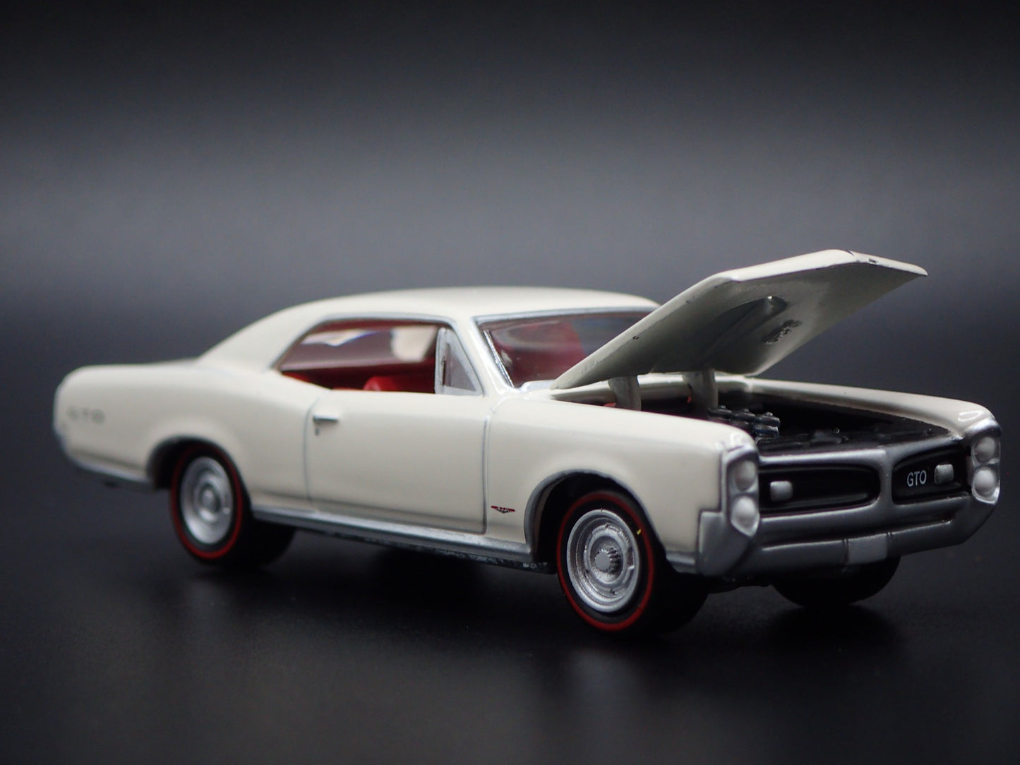 1966 66 PONTIAC GTO MUSCLE CAR 1/64 SCALE COLLECTIBLE DIORAMA DIECAST MODEL CAR