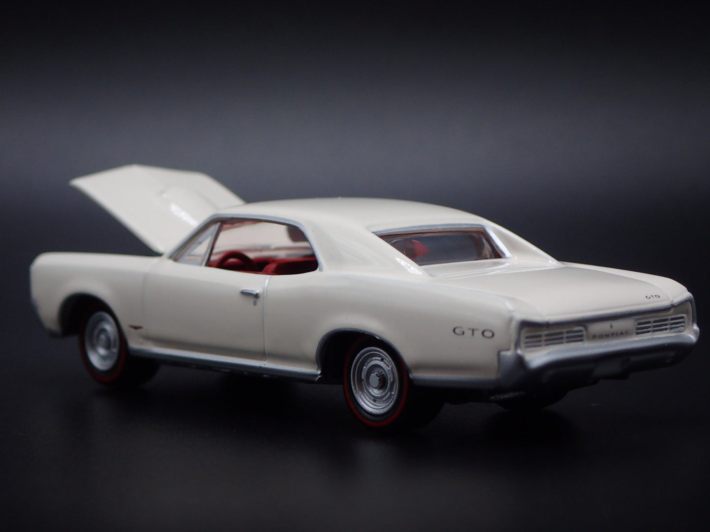 1966 66 PONTIAC GTO MUSCLE CAR 1/64 SCALE COLLECTIBLE DIORAMA DIECAST MODEL CAR