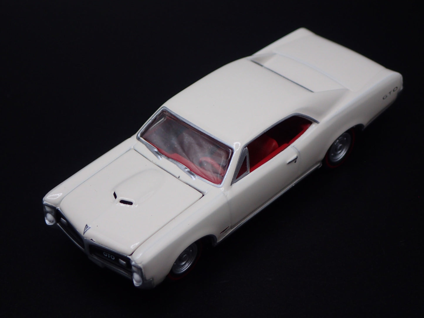 1966 66 PONTIAC GTO MUSCLE CAR 1/64 SCALE COLLECTIBLE DIORAMA DIECAST MODEL CAR