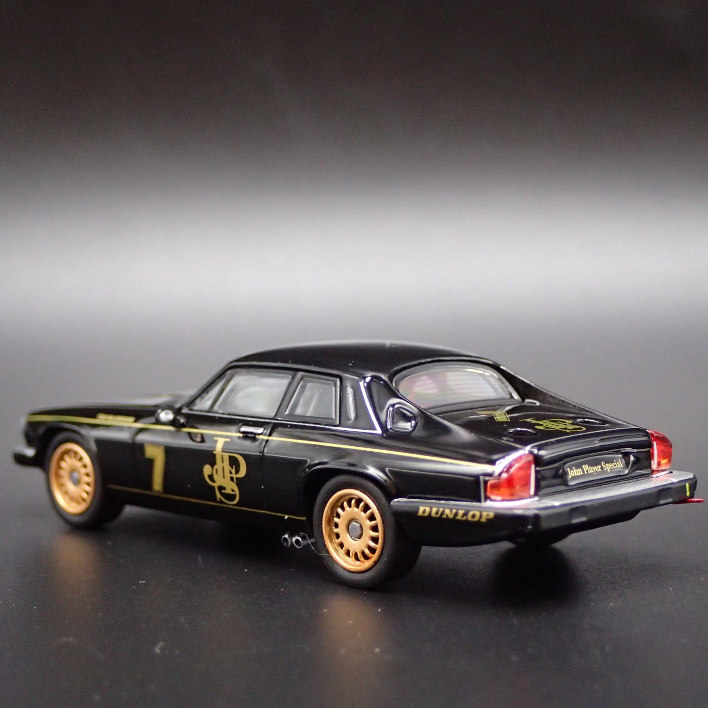 JAGUAR XJ-S #7 JOHN PLAYER SPECIAL 1984 MACAU GUIA 1/64 SCALE DIECAST MODEL CAR
