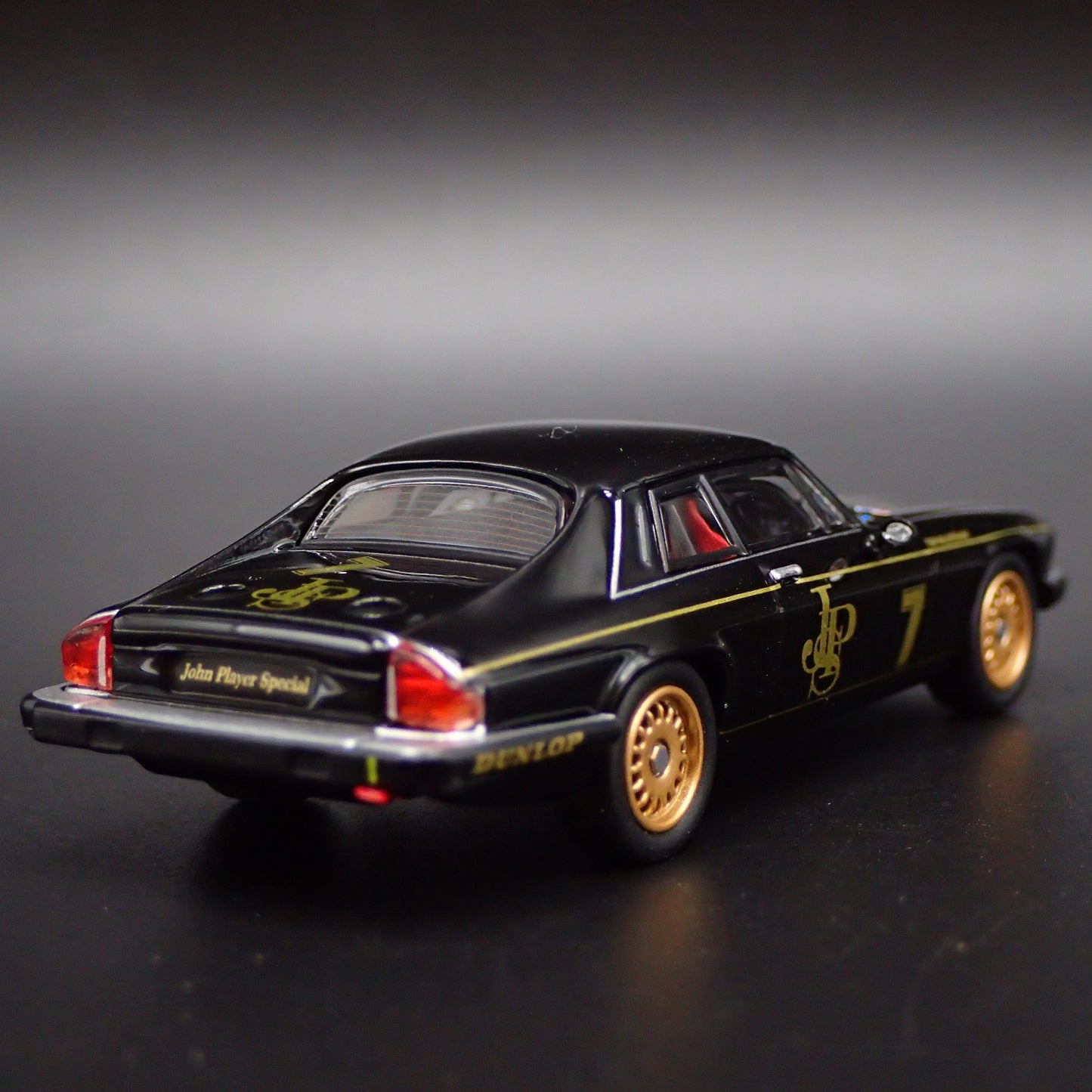 JAGUAR XJ-S #7 JOHN PLAYER SPECIAL 1984 MACAU GUIA 1/64 SCALE DIECAST MODEL CAR