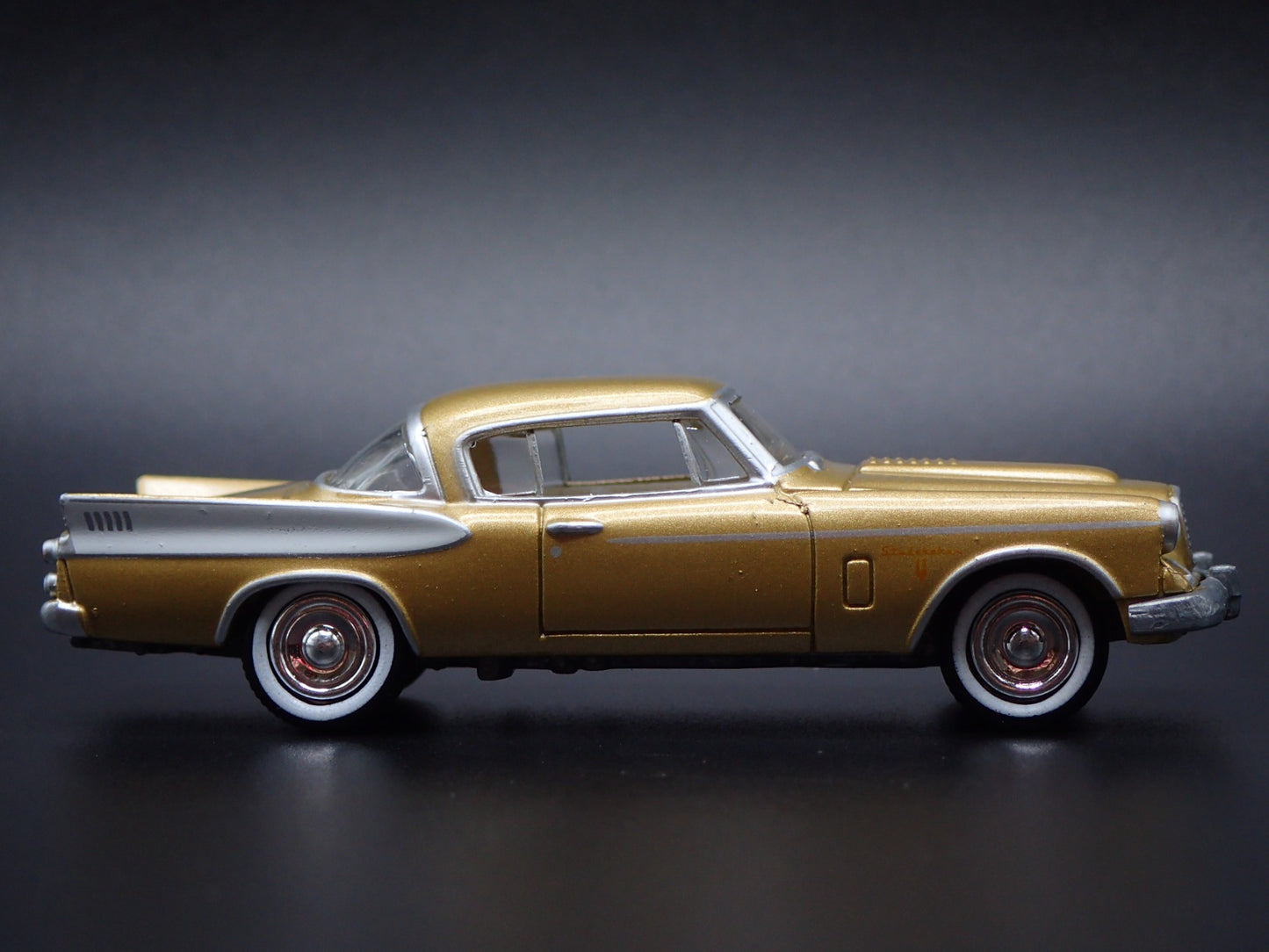 1957 57 STUDEBAKER GOLDEN HAWK 1:64 SCALE COLLECTIBLE DIORAMA DIECAST MODEL CAR