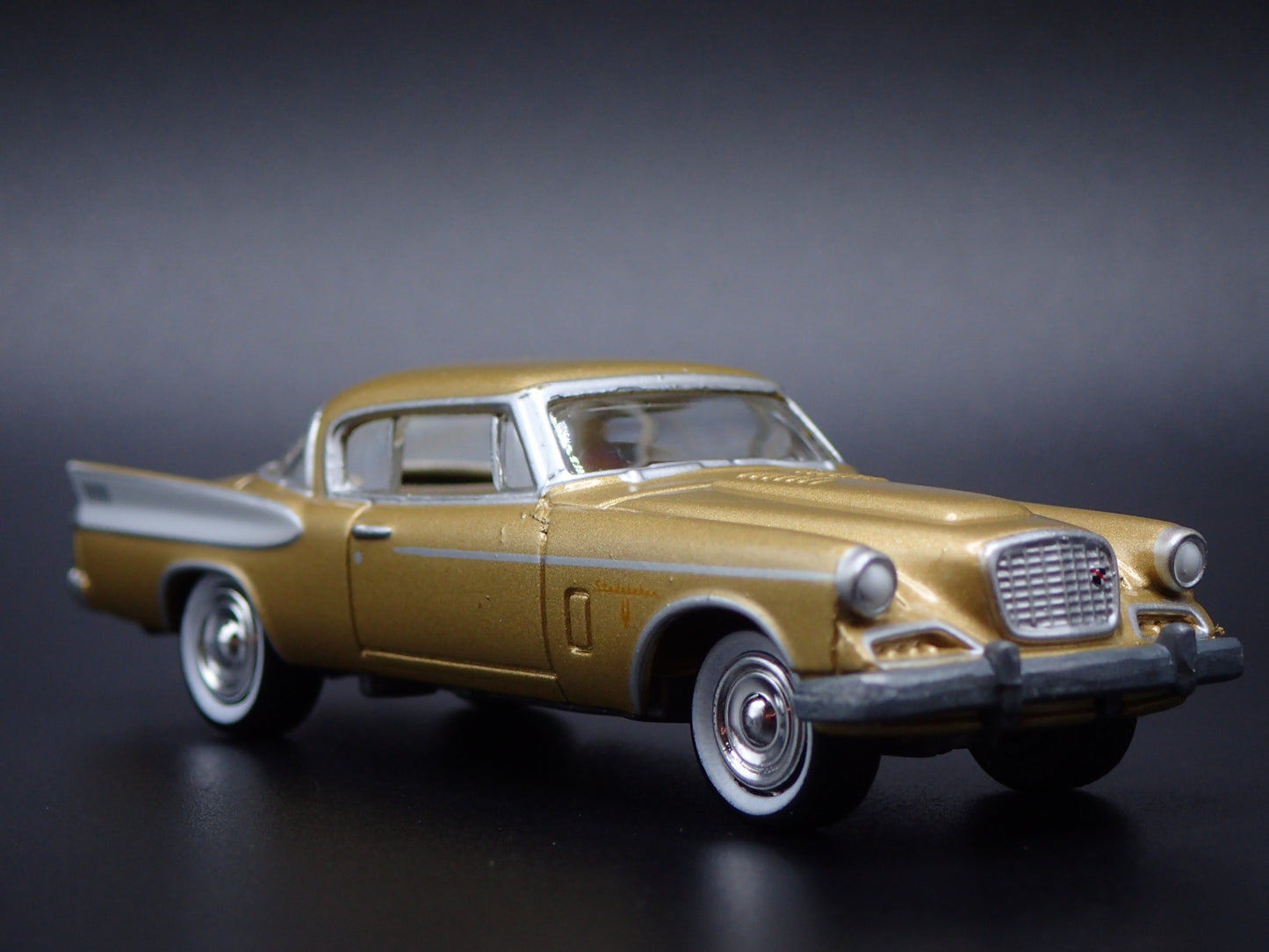 1957 57 STUDEBAKER GOLDEN HAWK 1:64 SCALE COLLECTIBLE DIORAMA DIECAST MODEL CAR