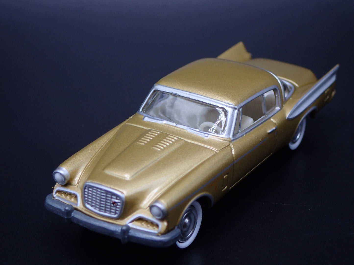 1957 57 STUDEBAKER GOLDEN HAWK 1:64 SCALE COLLECTIBLE DIORAMA DIECAST MODEL CAR