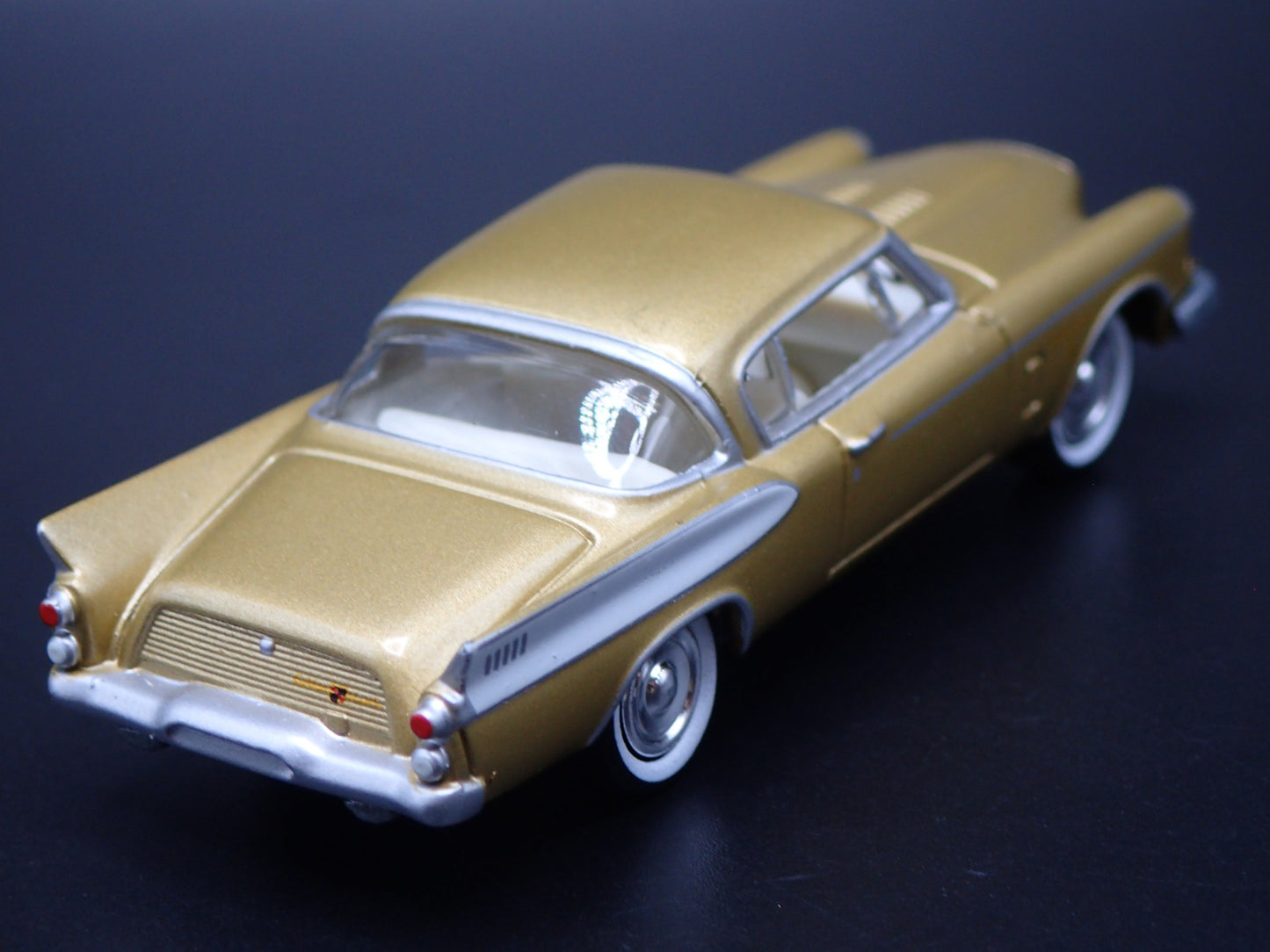 1957 57 STUDEBAKER GOLDEN HAWK 1:64 SCALE COLLECTIBLE DIORAMA DIECAST MODEL CAR