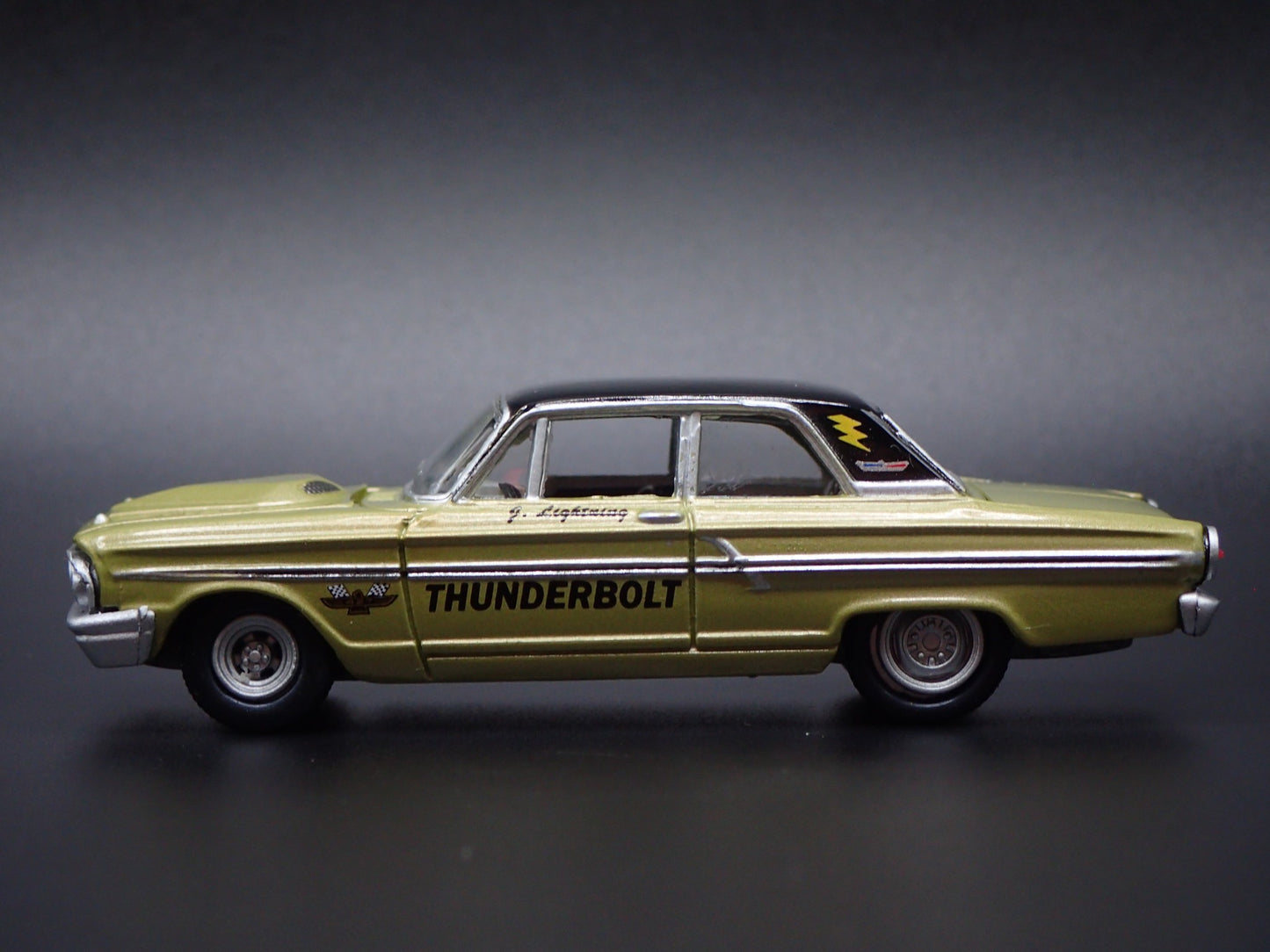 1964 64 FORD THUNDERBOLT GREEN 1:64 SCALE COLLECTIBLE DIORAMA DIECAST MODEL CAR