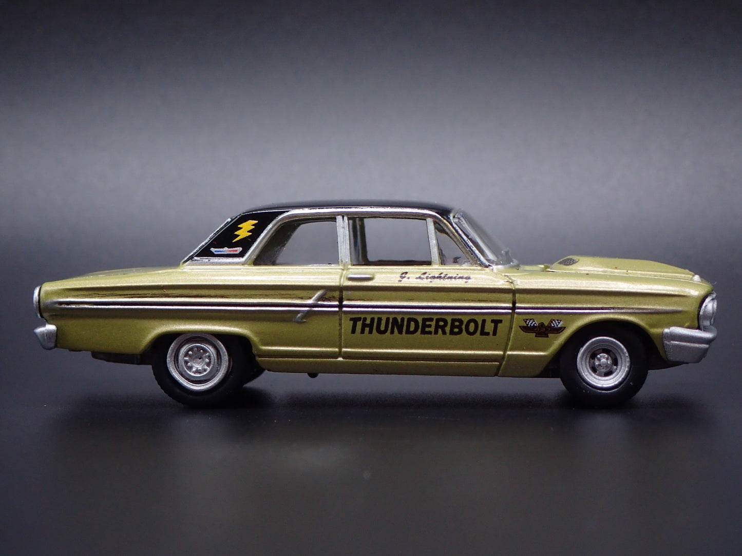 1964 64 FORD THUNDERBOLT GREEN 1:64 SCALE COLLECTIBLE DIORAMA DIECAST MODEL CAR
