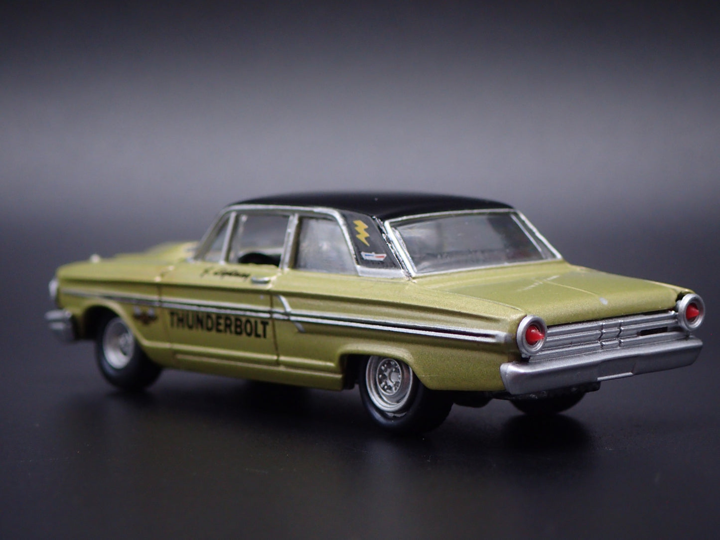 1964 64 FORD THUNDERBOLT GREEN 1:64 SCALE COLLECTIBLE DIORAMA DIECAST MODEL CAR