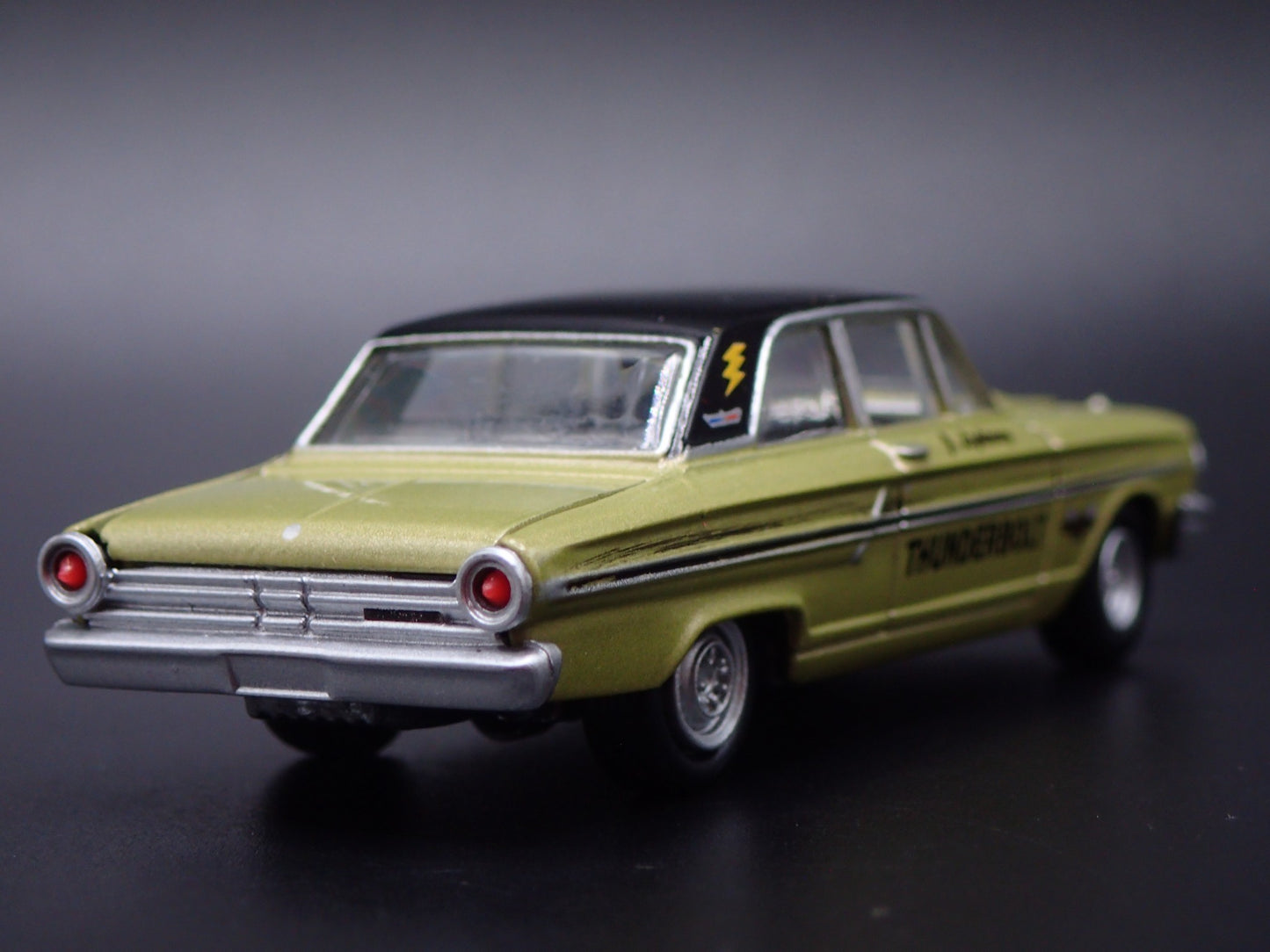 1964 64 FORD THUNDERBOLT GREEN 1:64 SCALE COLLECTIBLE DIORAMA DIECAST MODEL CAR
