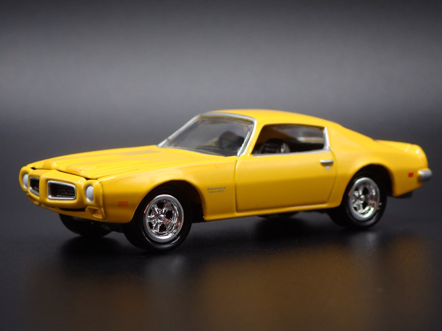 1970 70 PONTIAC FIREBIRD 400 YELLOW RARE 1:64 SCALE DIORAMA DIECAST MODEL CAR
