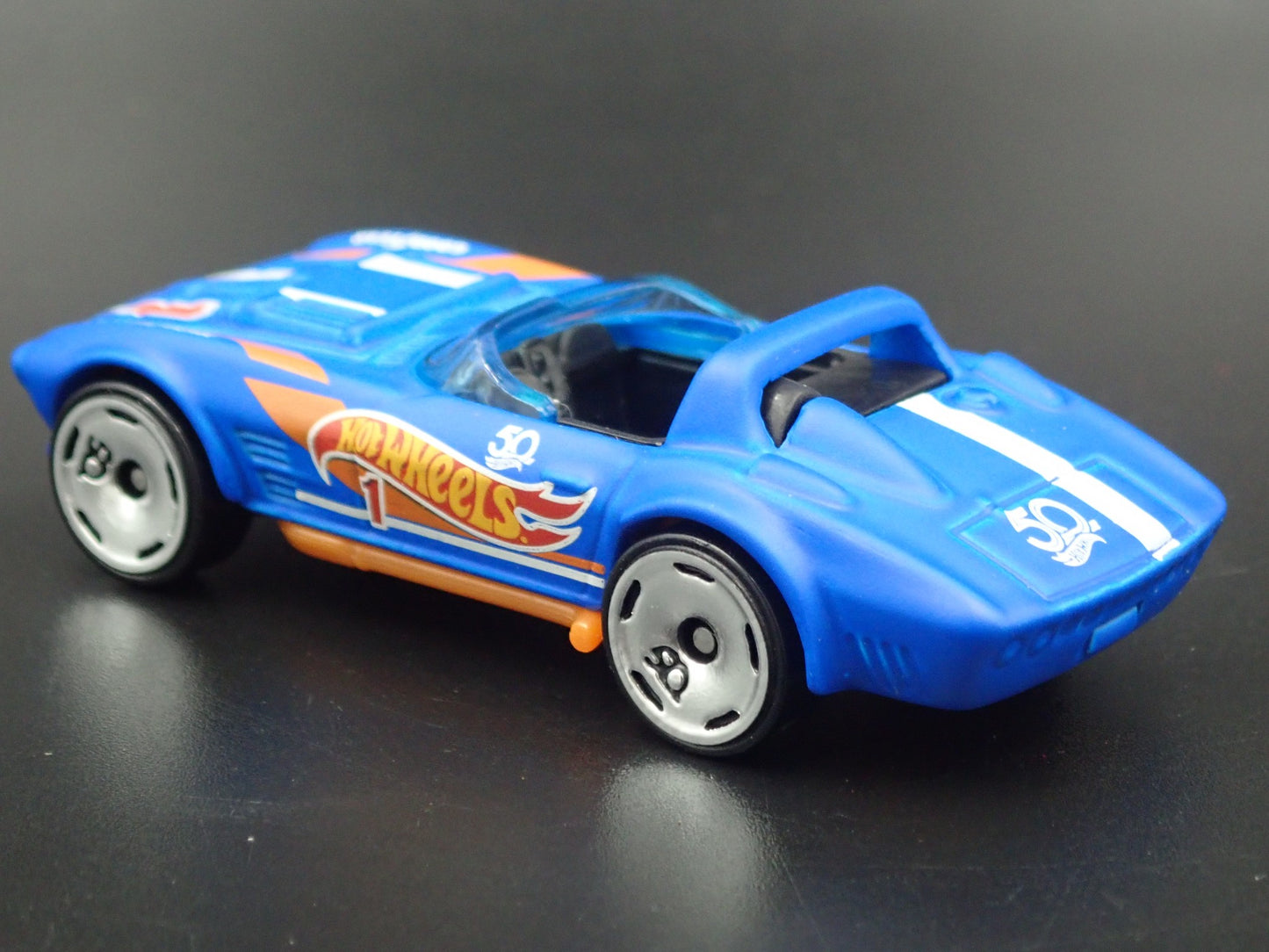 1963 CHEVY CHEVROLET CORVETTE GRAND SPORT ROADSTER 1/64 SCALE DIECAST MODEL CAR