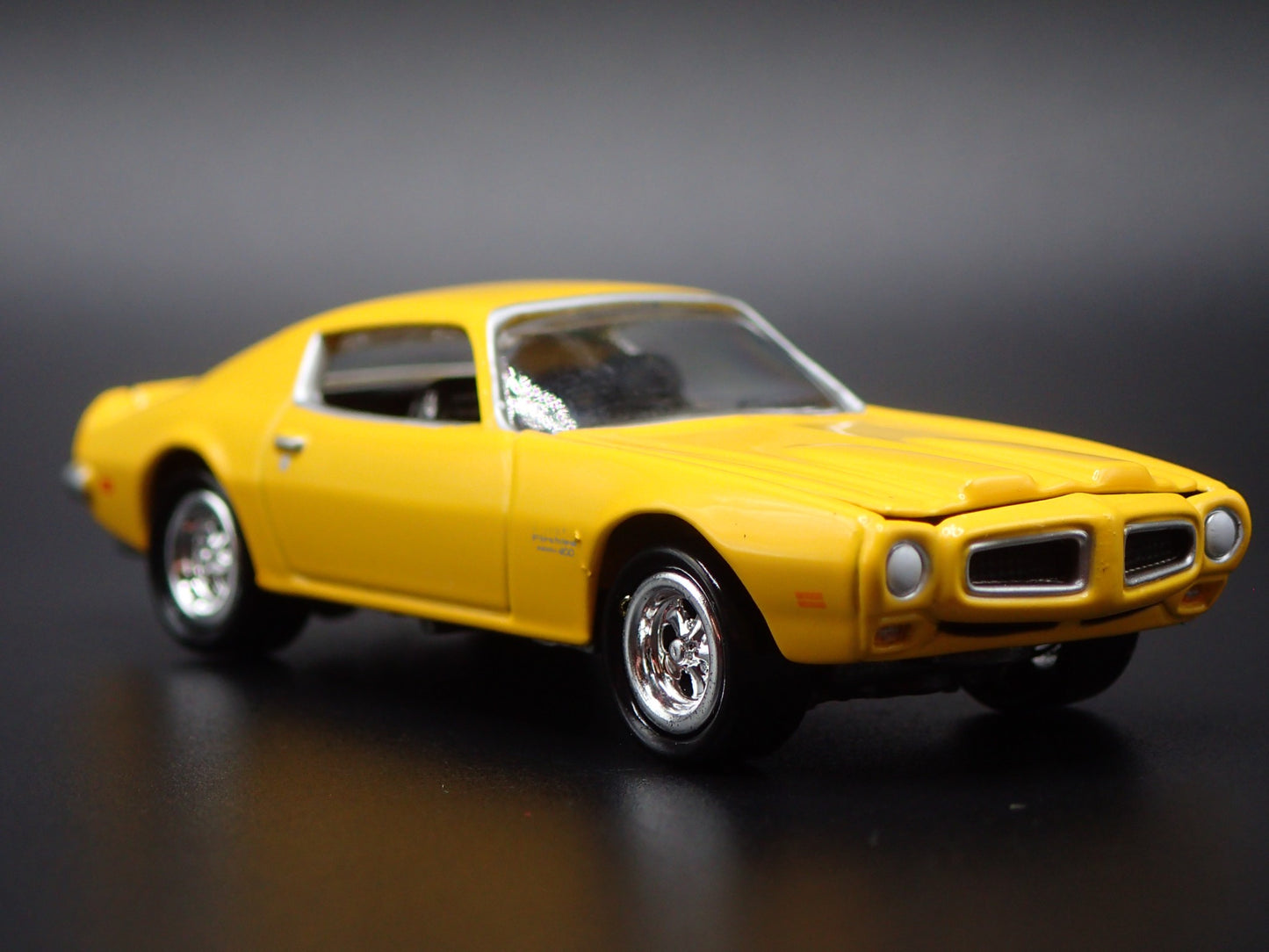 1970 70 PONTIAC FIREBIRD 400 YELLOW RARE 1:64 SCALE DIORAMA DIECAST MODEL CAR