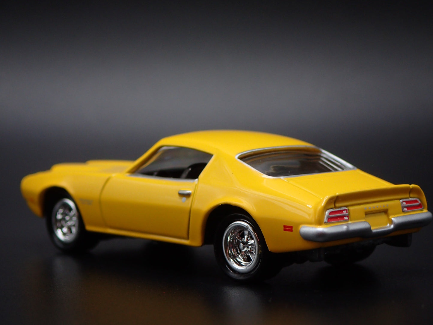 1970 70 PONTIAC FIREBIRD 400 YELLOW RARE 1:64 SCALE DIORAMA DIECAST MODEL CAR