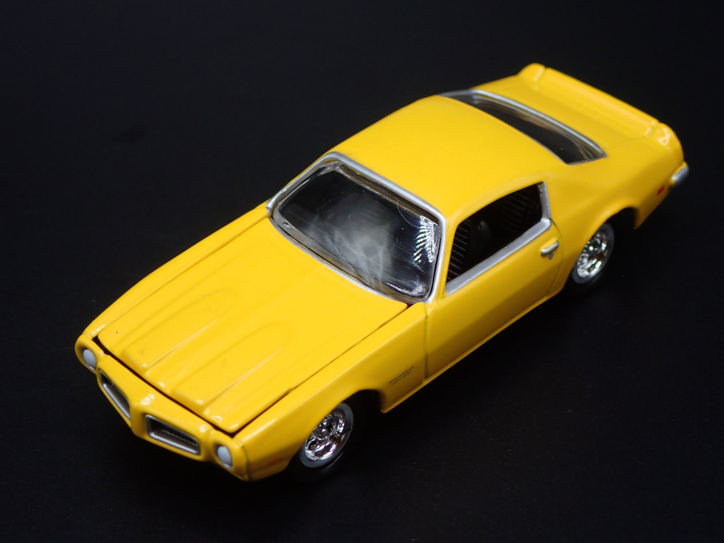 1970 70 PONTIAC FIREBIRD 400 YELLOW RARE 1:64 SCALE DIORAMA DIECAST MODEL CAR