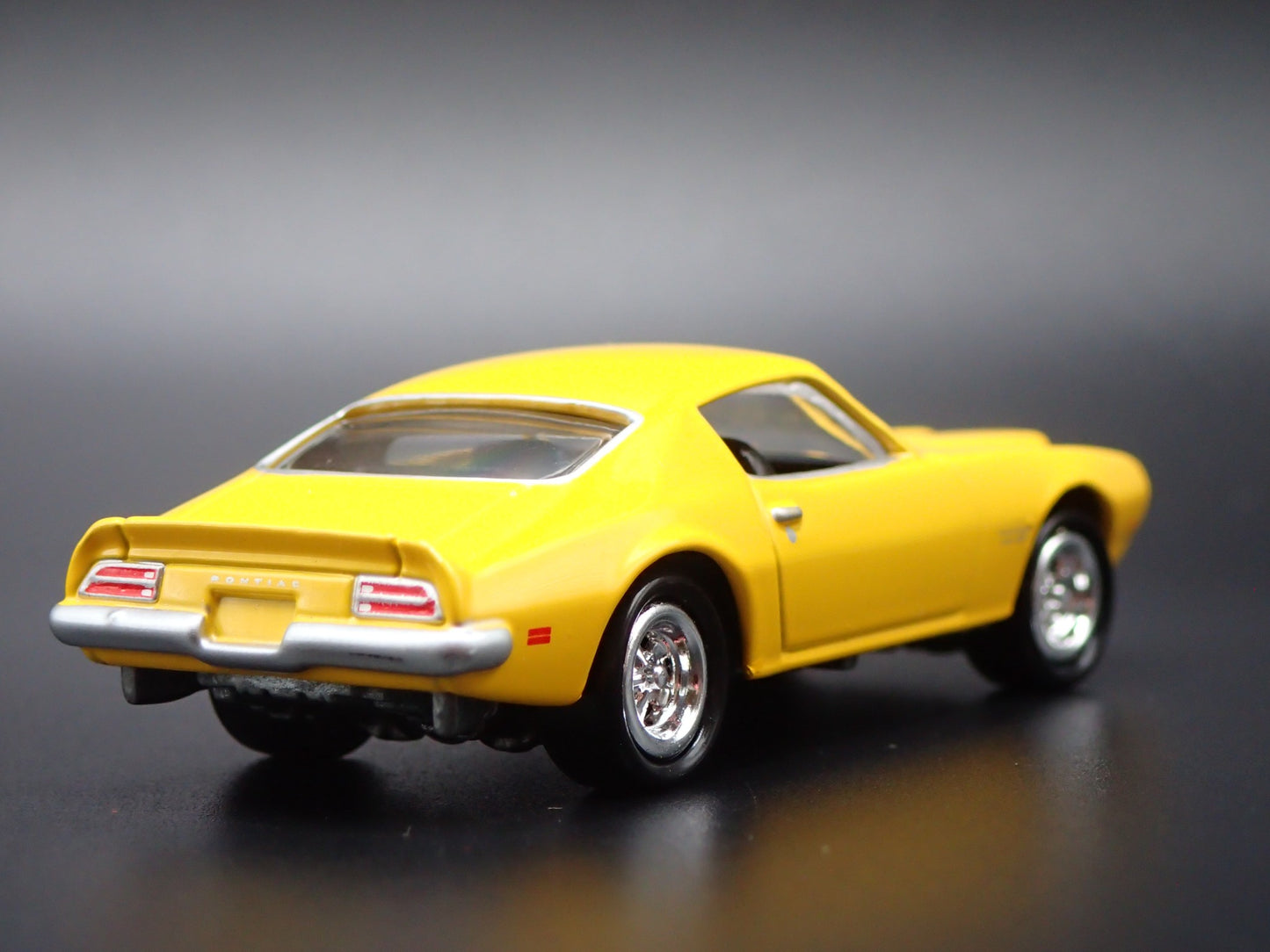 1970 70 PONTIAC FIREBIRD 400 YELLOW RARE 1:64 SCALE DIORAMA DIECAST MODEL CAR