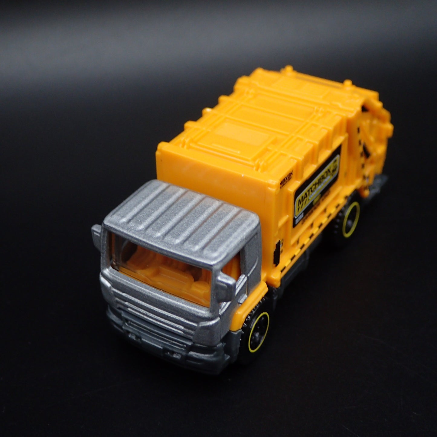 MODERN GARBAGE RECYCLING TRASH TRUCK 1/64 MB SCALE DIORAMA DIECAST MODEL CAR