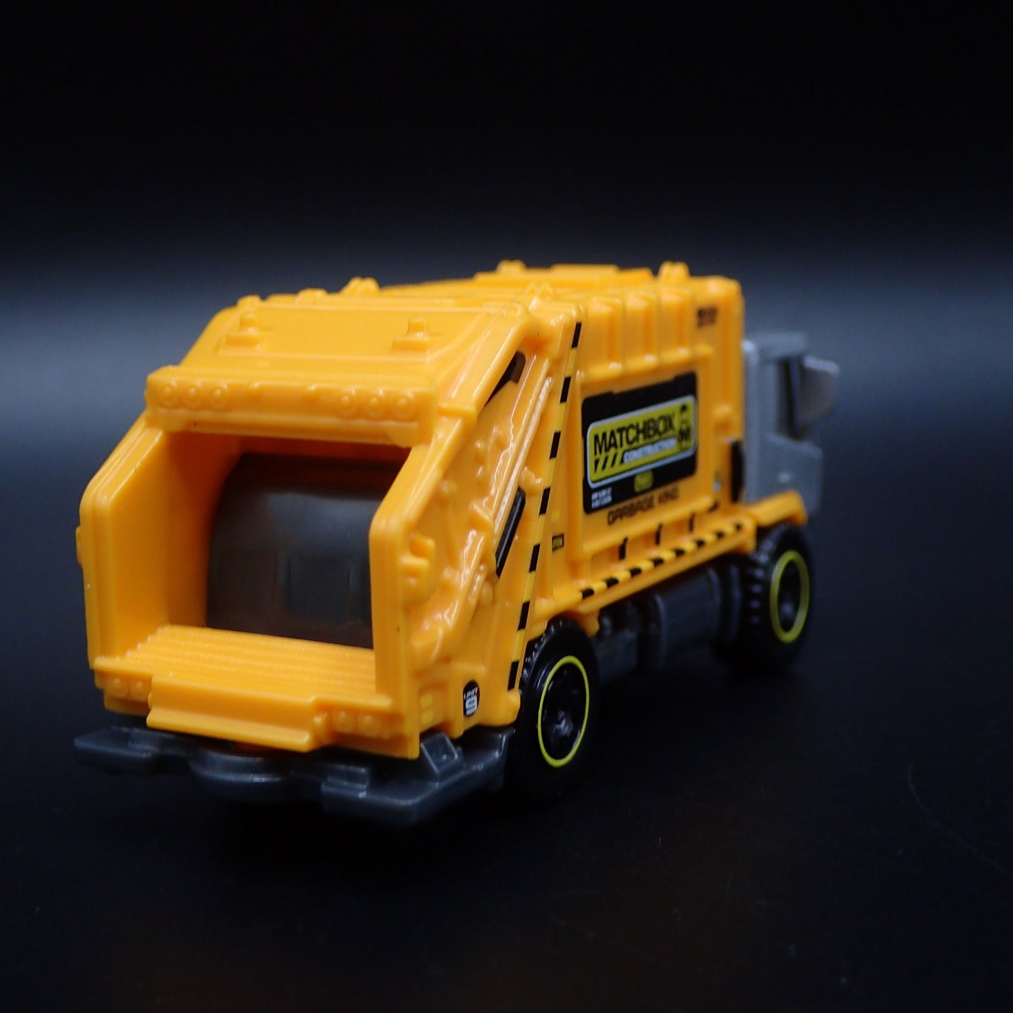 MODERN GARBAGE RECYCLING TRASH TRUCK 1/64 MB SCALE DIORAMA DIECAST MODEL CAR