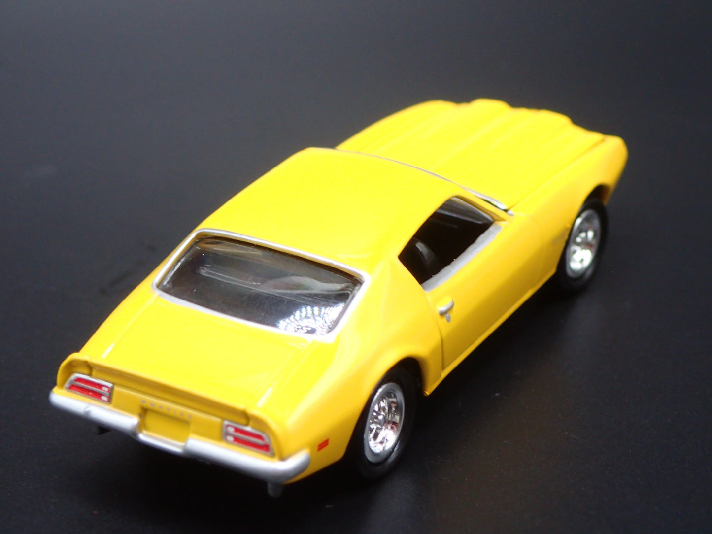 1970 70 PONTIAC FIREBIRD 400 YELLOW RARE 1:64 SCALE DIORAMA DIECAST MODEL CAR
